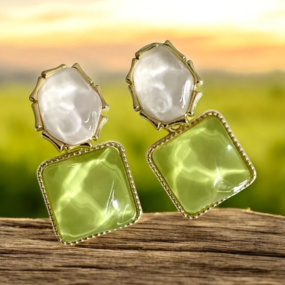 Wunderschöne Retro Ohrringe Türkis Beige Ohrstecker Grün Beige Kunstharz - Bild 4 von 4