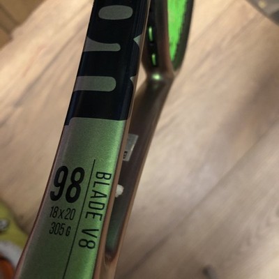 Wilson Blade  V8 98 305g 18x20 L3 Tennisschläger 