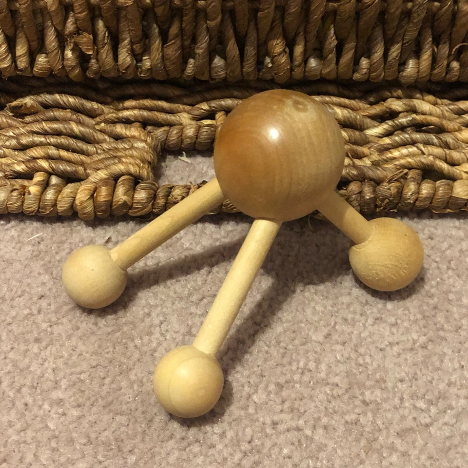 Masajeador sonriente de madera natural patentado vintage "It's Me The Happy Massager" Foto 2 de 4