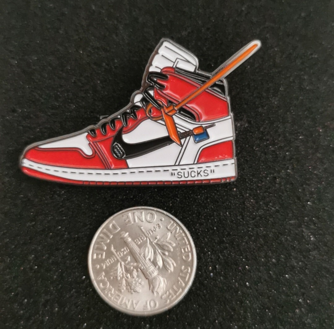 KITH NIKEピンバッジ s-l1200.jpg