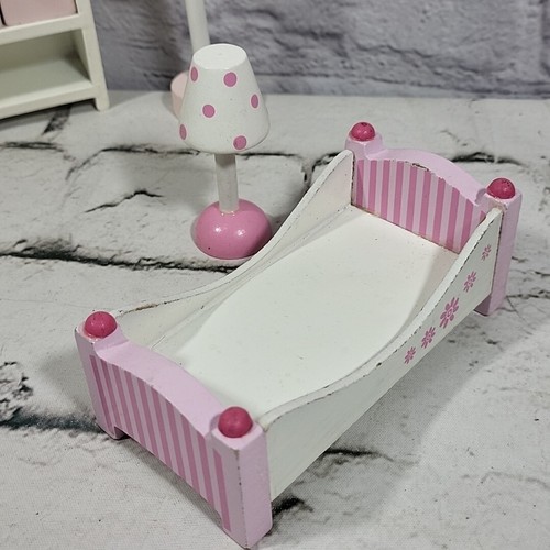 Wooden Dollhouse Furniture Lot 5 Piece Set Pink Girls Bedroom Lamps Wardrobe Bed - Picture 7 of 8