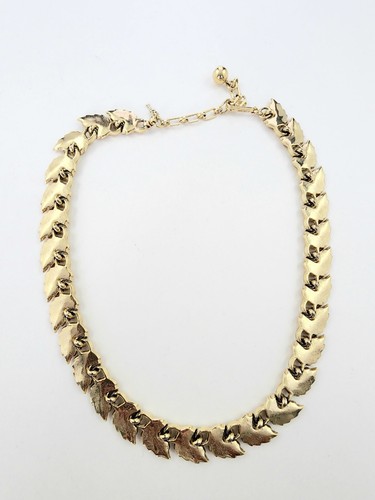 Vintage TRIFARI Textured & Polish Leaf Gold Tone Necklace 16" - Picture 6 of 9