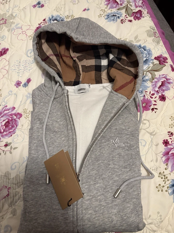 Burrbery 男式拉链连帽衫,尺寸 M,全新 — 第 2/3 张图片
