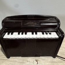 Magnus 1510 Electric Organ 25-Key Tabletop Built-In Speaker Brown keys work