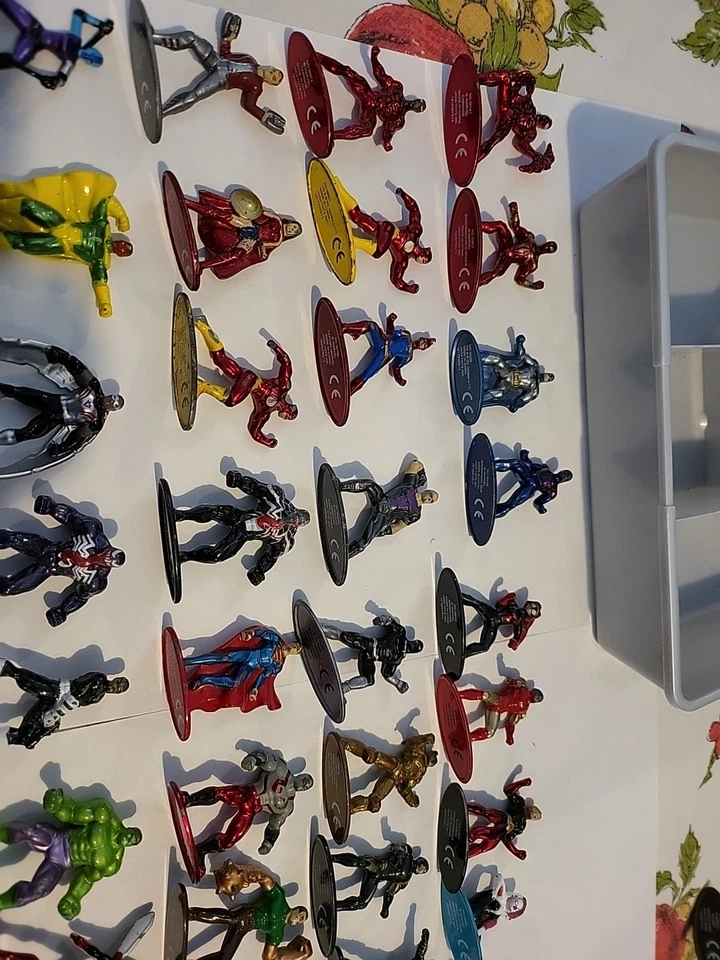 Jada Toys Marvel DC Comics Nano Metalfigs Mini Figures Die Cast Metal Lot 40 Cas - Image 4 of 4