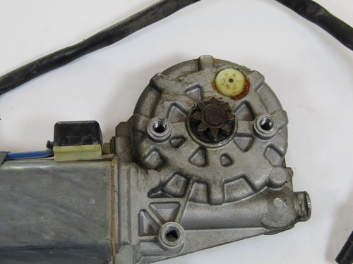 1994-1995 Land Rover Discovery Right Side Front (LHD) Power Window Motor - Picture 5 of 6