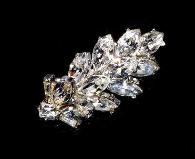 VTG ART DECO RHODIUM PLATED DIAMANTE BROOCH PIN