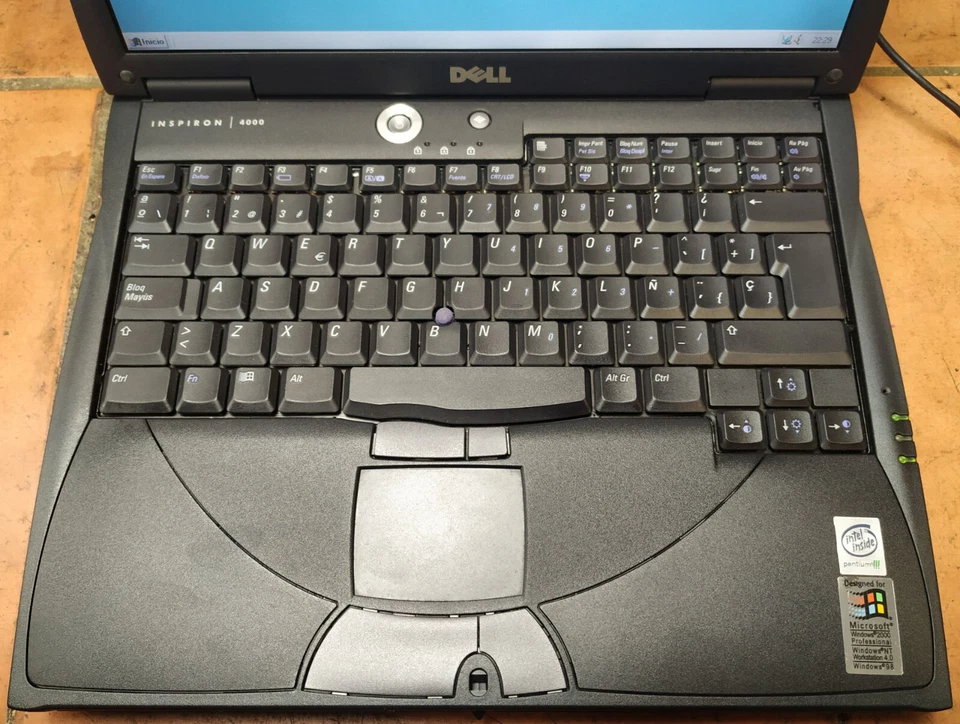 Portatil Retro Gaming Dell Inspiron 4000 Intel Pentium III Windows Milennium - Imagen 3 de 4