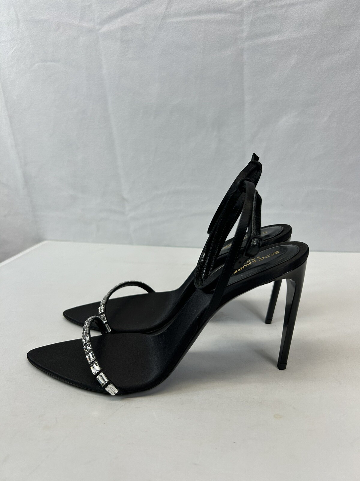 Sandalo Saint Laurent Gloria cinturino in cristallo nero taglia US 9