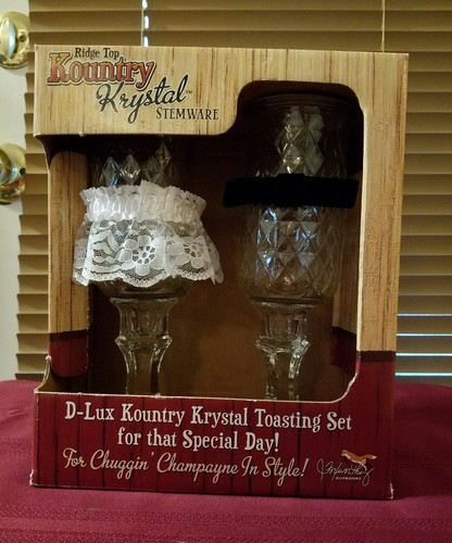 Neu im Karton Ridge Top Kountry Krystal Stielgläser D-Lux Toasten-Set Foxworthy Outdoor  - Bild 1 von 4