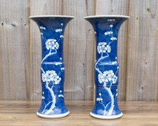 Coppia di vasi cinesi con manico in ghiaccio screpolato Prunus alti 27 cm