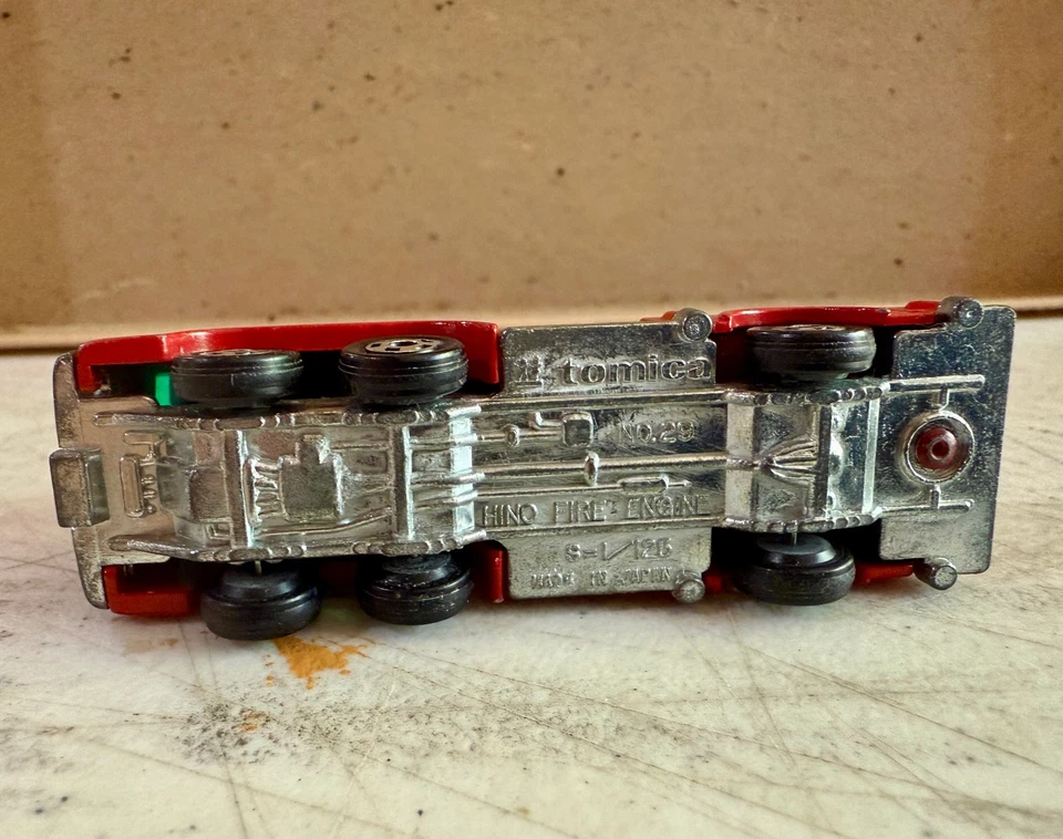 Tomica No.29 Hino Aerial Ladder Fire Truck Made In Japan 70's Great Shape - Image 4 of 4