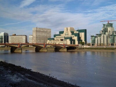 Photo 6x4 Vauxhall bridge Westminster In the background (centre) is the M c2009
