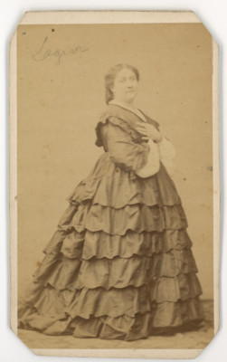 CDV. Suzanne Lagier, actress, popular singer, composer, by Pierre Petit