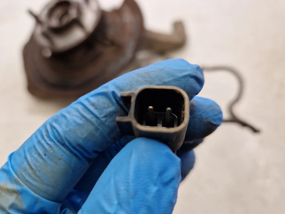 2009 JEEP CHEROKEE KK 2.8 CRD RIGHT FRONT WHEEL HUB STEERING KNUCKLE 52125010AD - Image 3 of 4