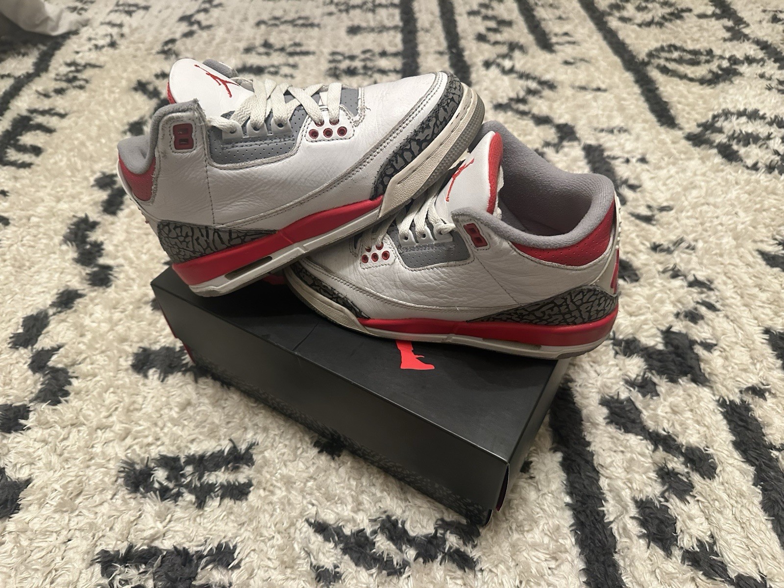 Size 4 - Jordan 3 Retro Mid Fire Red