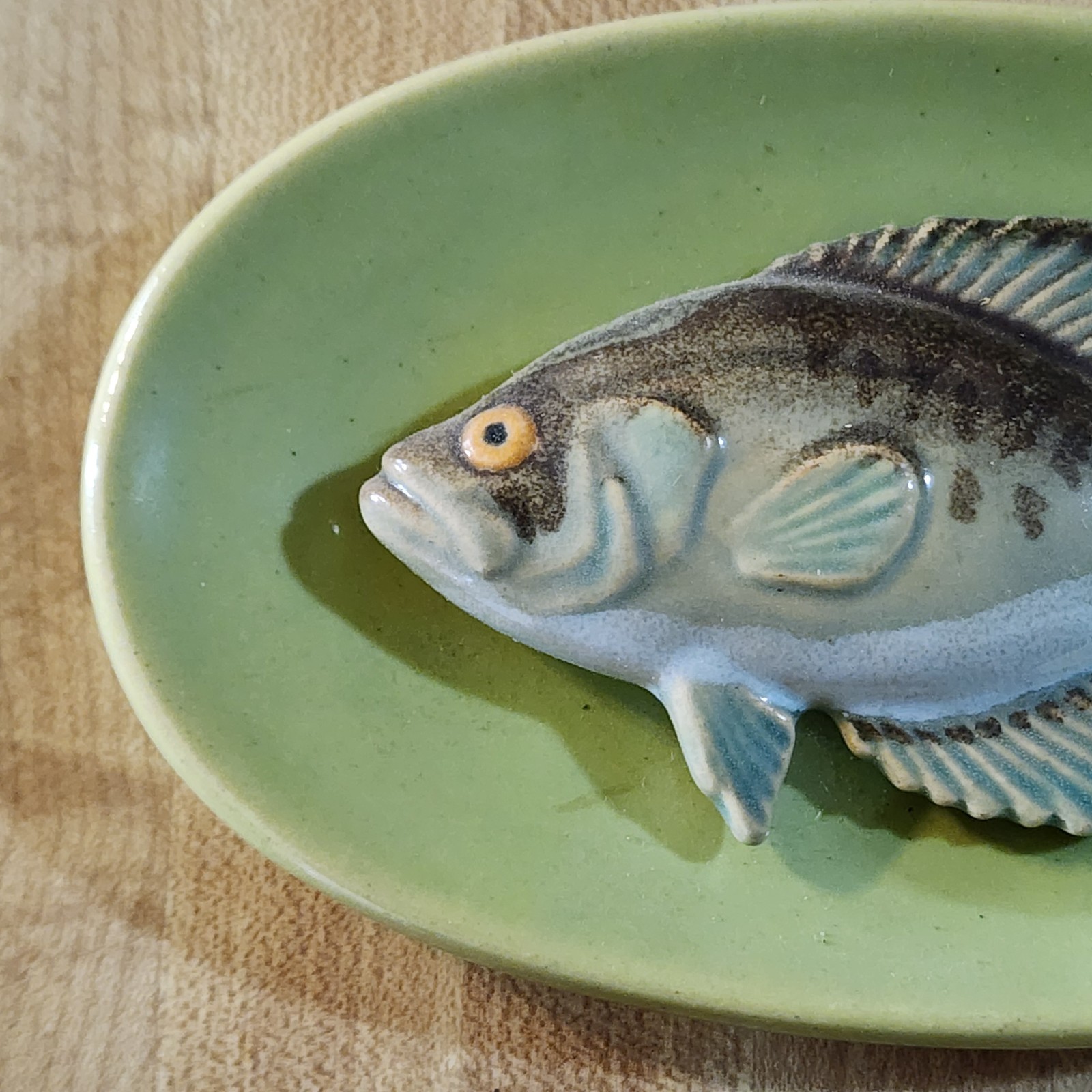 Vintage 6" Rosemeade Pottery Brook White Crappie Fish Plaque Wall Hanging Green