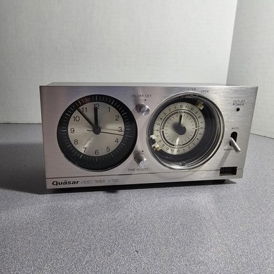 Vintage QUASAR Audio/Video AVS Clock Timer VT100 Silver JAPAN Analog Stereo VCR