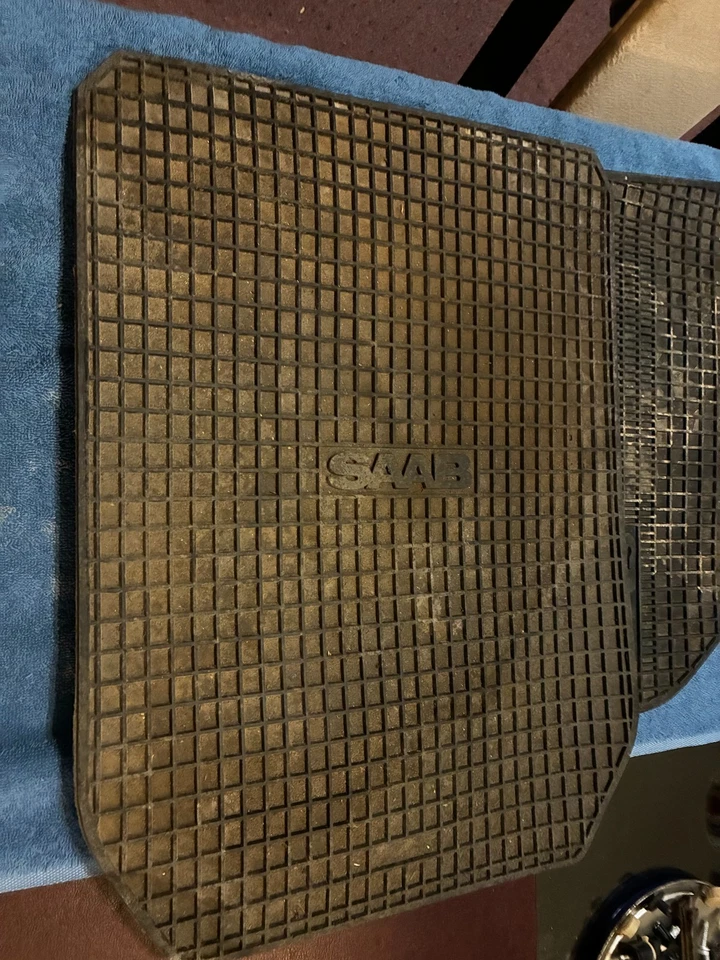 Juego de alfombrillas originales Saab Classic Saab 900 DELANTERAS Y TRASERAS goma negra Foto 3 de 4