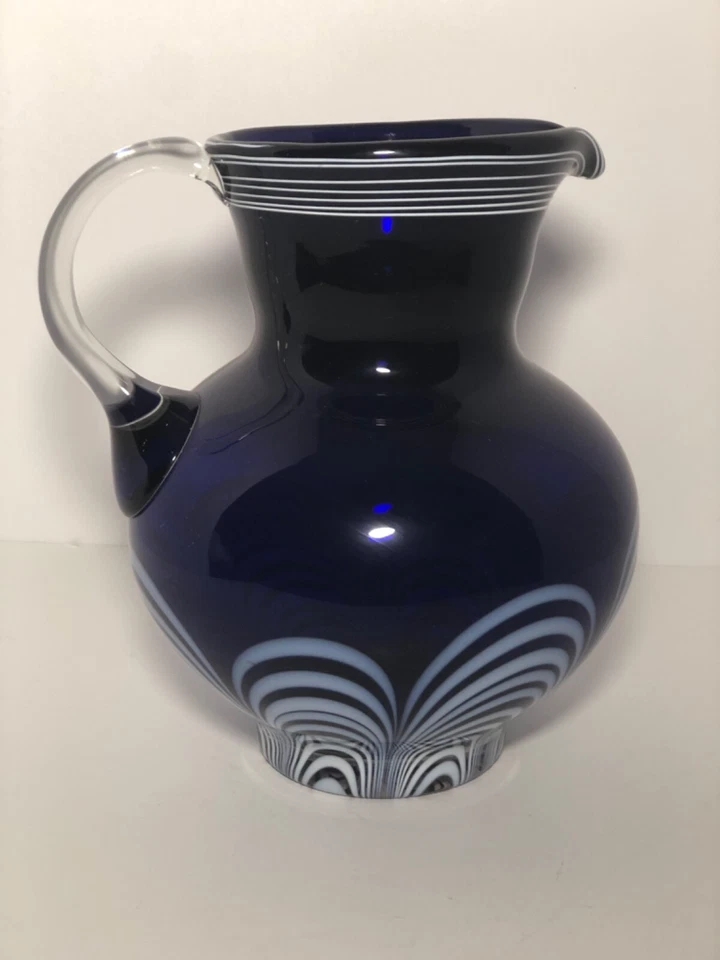 "Jarra de vidrio artístico azul cobalto brillante soplada a mano pluma tirada 7,5"" altura" Foto 2 de 4