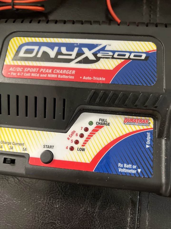 CARGADOR ONYX 200 AC DC SPORT PEAK PARA 4-7 CELDAS/Y 2 BATERÍAS 3600 7,2 HP Foto 2 de 4