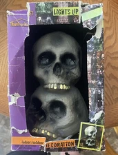 VTG 1999 Halloween The Paper Magic Group Stacked Skull Blow Mold Light Up
