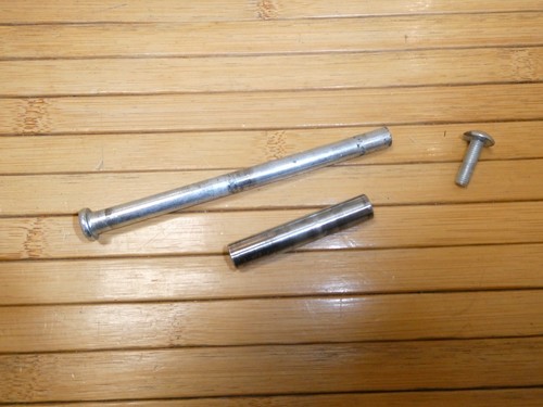 Silver Cross Wayfarer AXLE CENTER BOLT (Schraube & Mutter) für Hinterrad/Hinterrad
