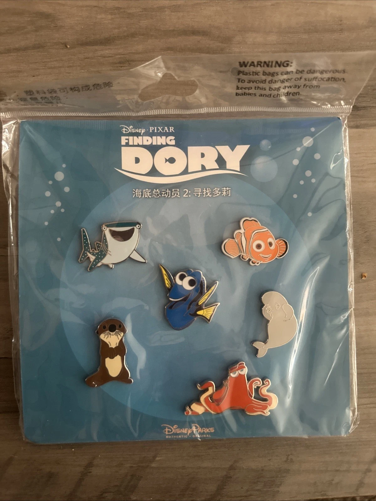 Disney Parks Original & Authentic “Finding dory” Pin Set