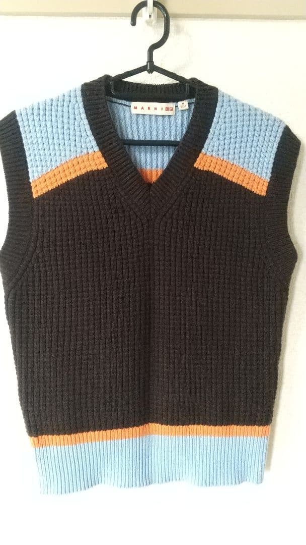 Uniqlo x Marni Popcorn Knit V-Neck Vest M Used Fashion