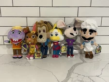 Full set 6 - Chuck E. Cheese, Jasper, Munch, Pasqually, Bella & Helen Plush NWT