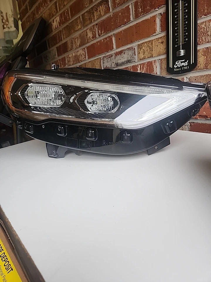 2017/19 L/R Ford Fusion Complete With Control Modulars Brand New Genuine Ford - Image 2 of 4