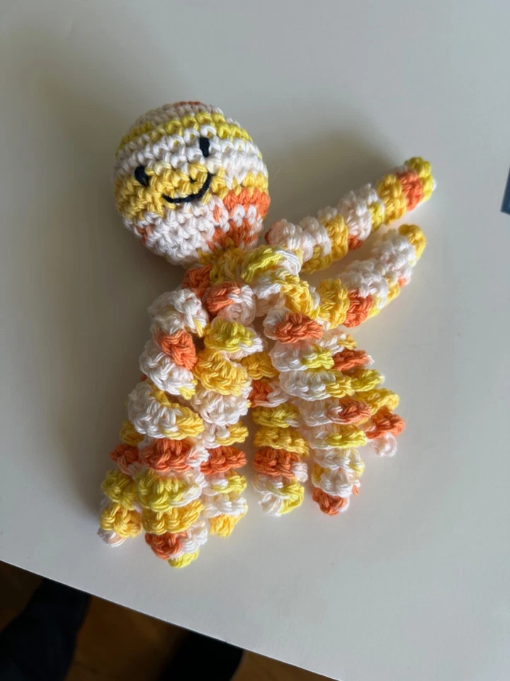 Вязание крючком осьминог для недоношенных детей отделение интенсивной терапии, осьминог в белый, оранжевый и желтый - Изображение 2 из 4