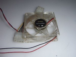 Techsolo Kühler Lüfter 80x80 mm 12V Cooling FAN PC Computer Gehäuselüfter