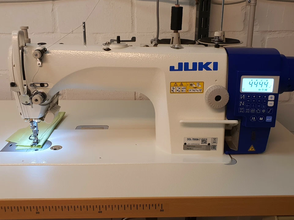 Industrienähmaschine JUKI DDL7000A-7 SNB mit Fadenabschneider NEU - Bild 1 von 4