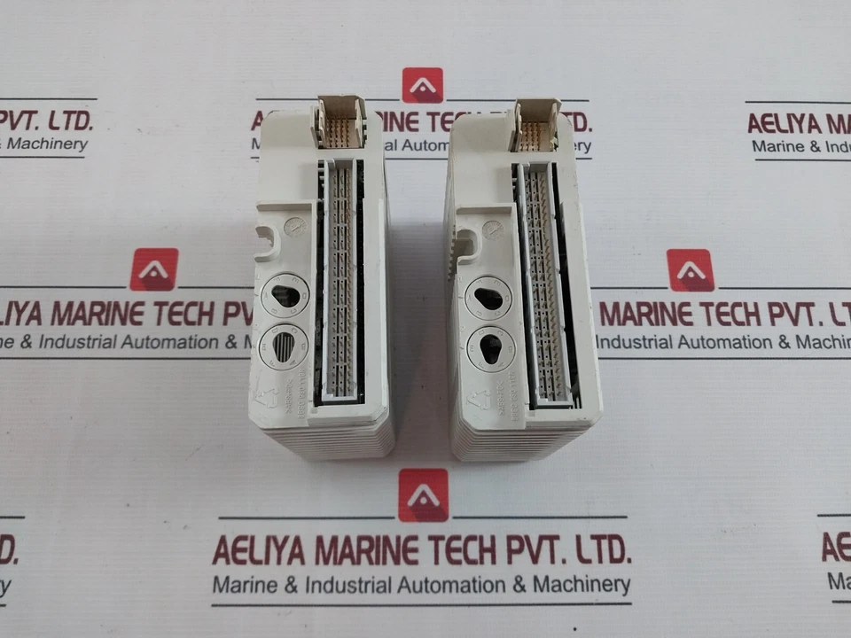 ABB AO810V2 Analog Output Module 3BSC 930 119R 0-20MA (Not Working) - Image 3 of 4