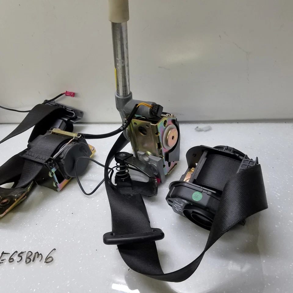 Cinturones de seguridad traseros BMW 750I 750Li 2006-2008 negros con juego de tensores Foto 3 de 4