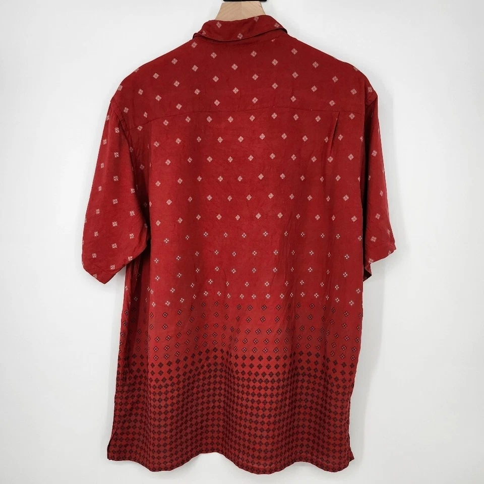 Camisa de campamento de seda lavable A{X}IST para hombre talla M roja negra geométrica mangas cortas Foto 4 de 4