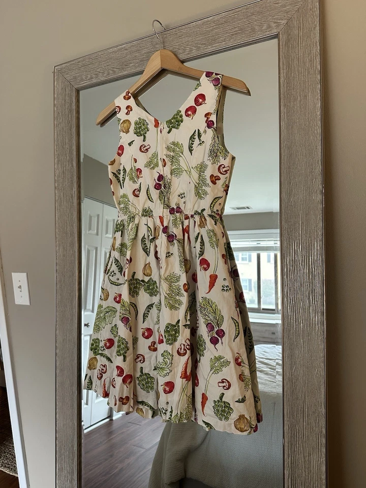 Mini Vestido ModCloth Blanco Cuello en V Jardín Vegetales Talla Pequeña Foto 3 de 4