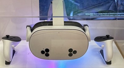 VR Headset with Wireless Bluetooth Controller Compatible with iPhone Android