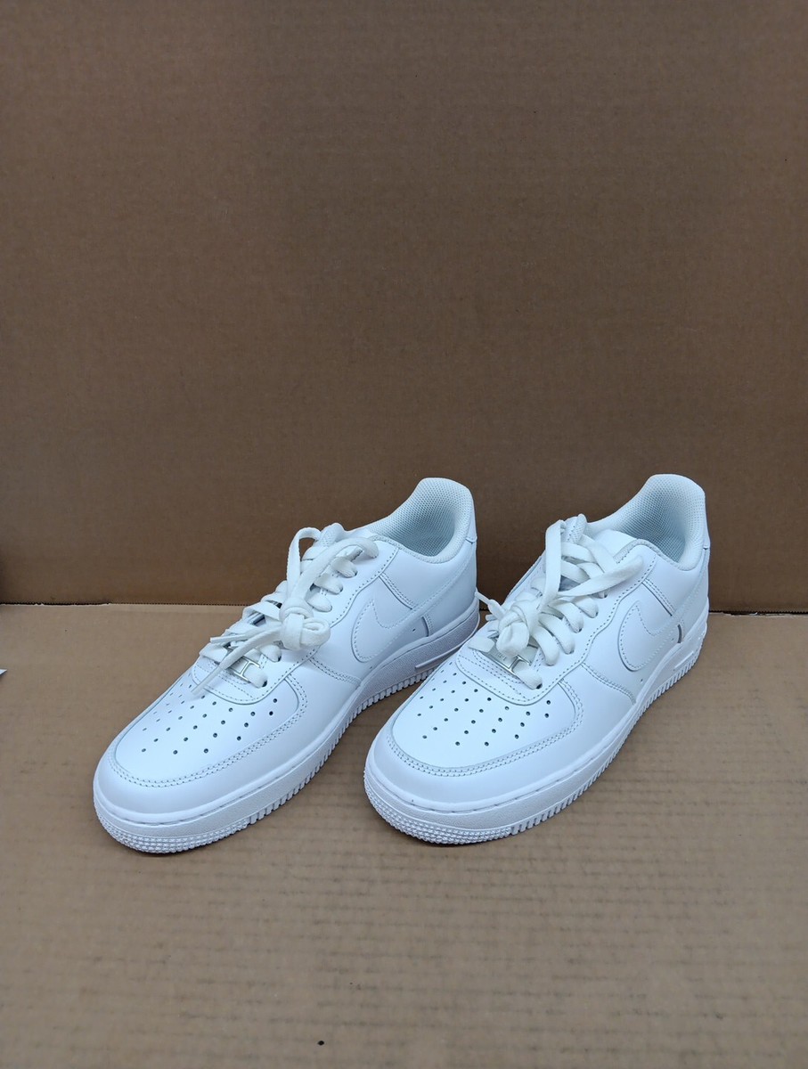 Nike Air Force 1 '07 Low Triple White Shoe- US Sz 8 Men/ 9.5 Nike Air Force 1 '07 Low Triple White Shoe- US Sz 8 Men/ 9.5