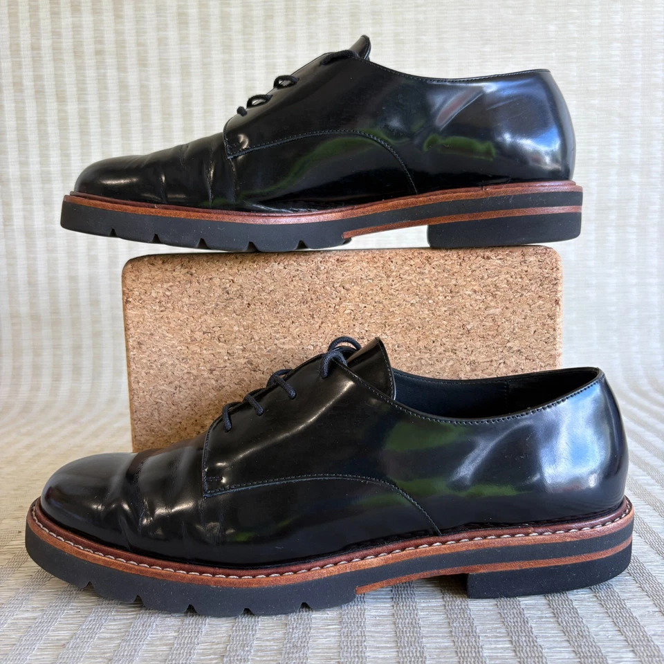 Sapato Stuart Weitzman Feminino Metro Oxford Preto Couro Patente com Cadarço Tamanho 8M - Imagem 2 de 4