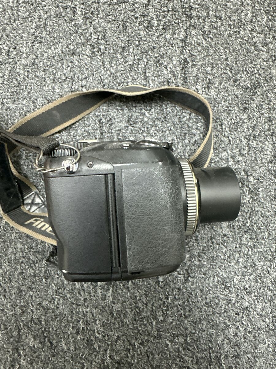 Fujifilm FinePix S Series S7000 6.3MP Digital Camera - Black Fujifilm FinePix S Series S7000 6.3MP Digital Camera - Black