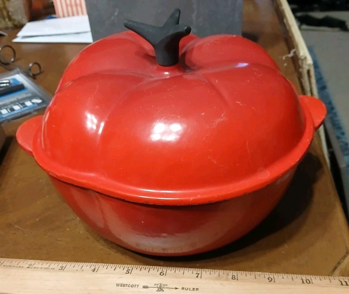 Le Creuset Red Tomato Enameled Cast Iron 2.2Qt. Cocotte Dutch Oven See Pictures