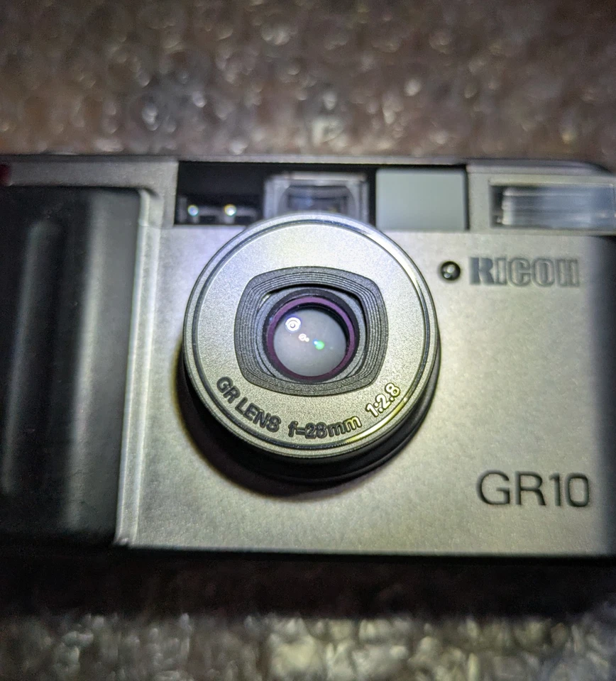 LCD Perfect!! [NEAR MINT] Ricoh GR10 Silver 28mm F2.8 35mm Film Camera JAPAN - Image 2 of 4