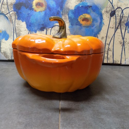 Staub Enameled Cast Iron - Fall Pumpkin Cocotte - Dutch Oven 3.5 Quart RARE - Picture 4 of 21