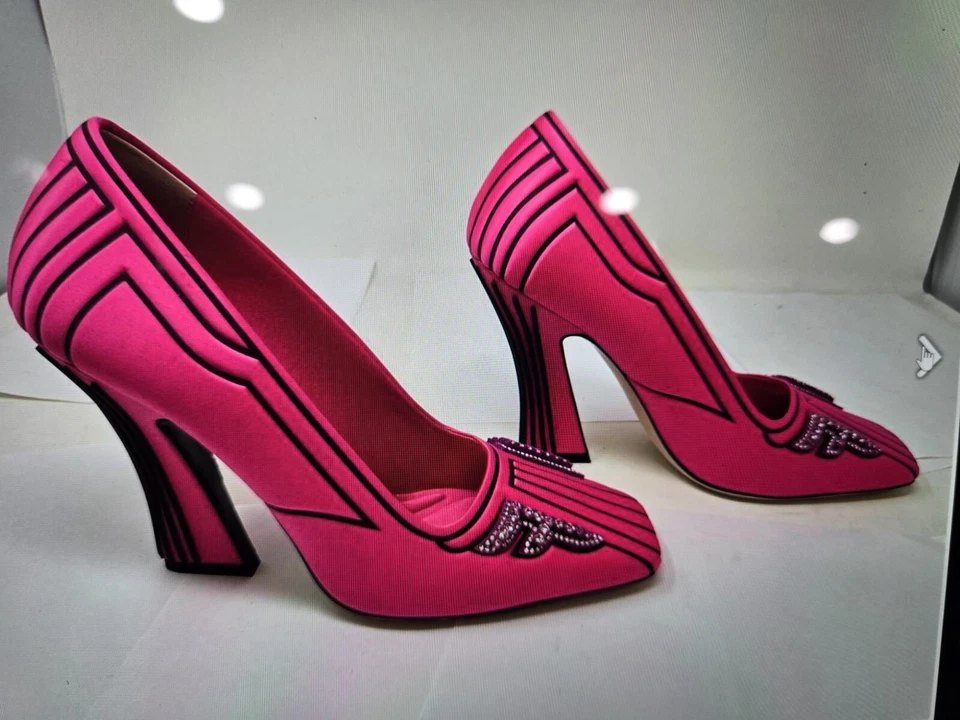 Fendi Rockoko Pink Lace Shoes.Size 40 - Image 3 of 4