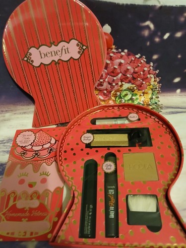 Kit de maquillaje facial completo Benefit casero Hotness - Imagen 2 de 7