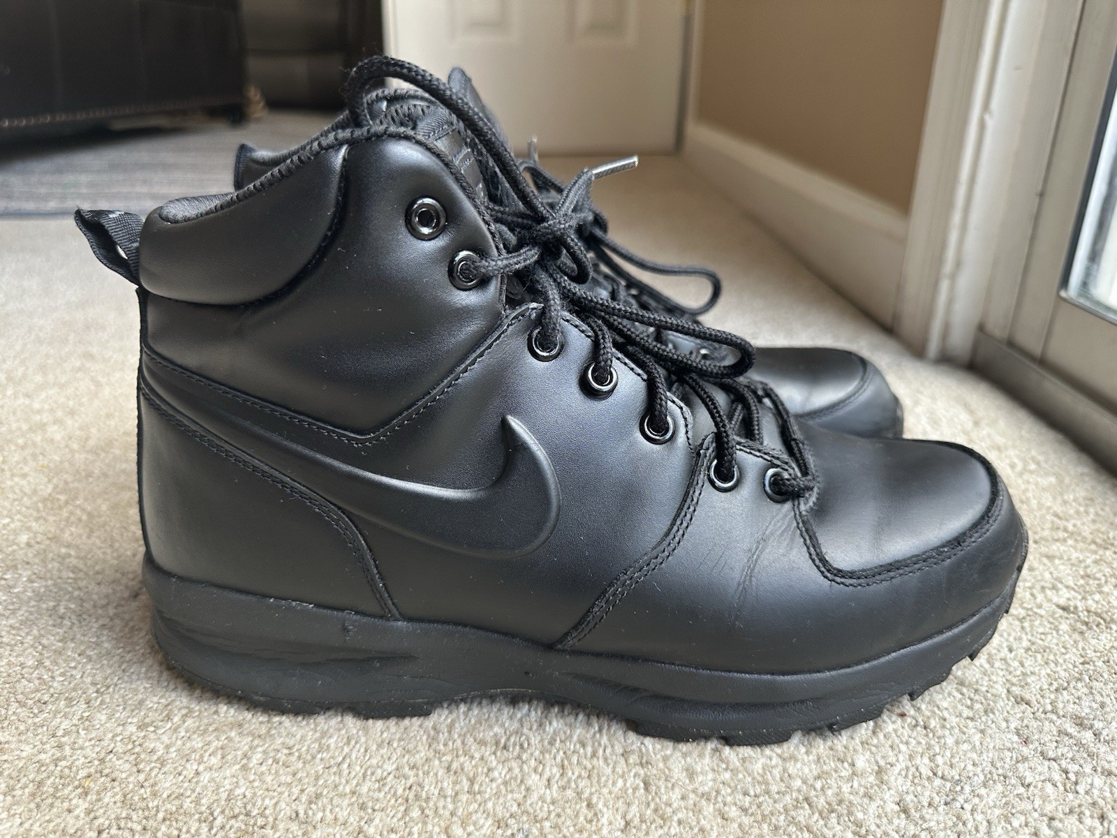 SAOLA NIKE 454350 003 STIVALI DA UOMO IN PELLE DI MANOA NERI TAGLIA US 10