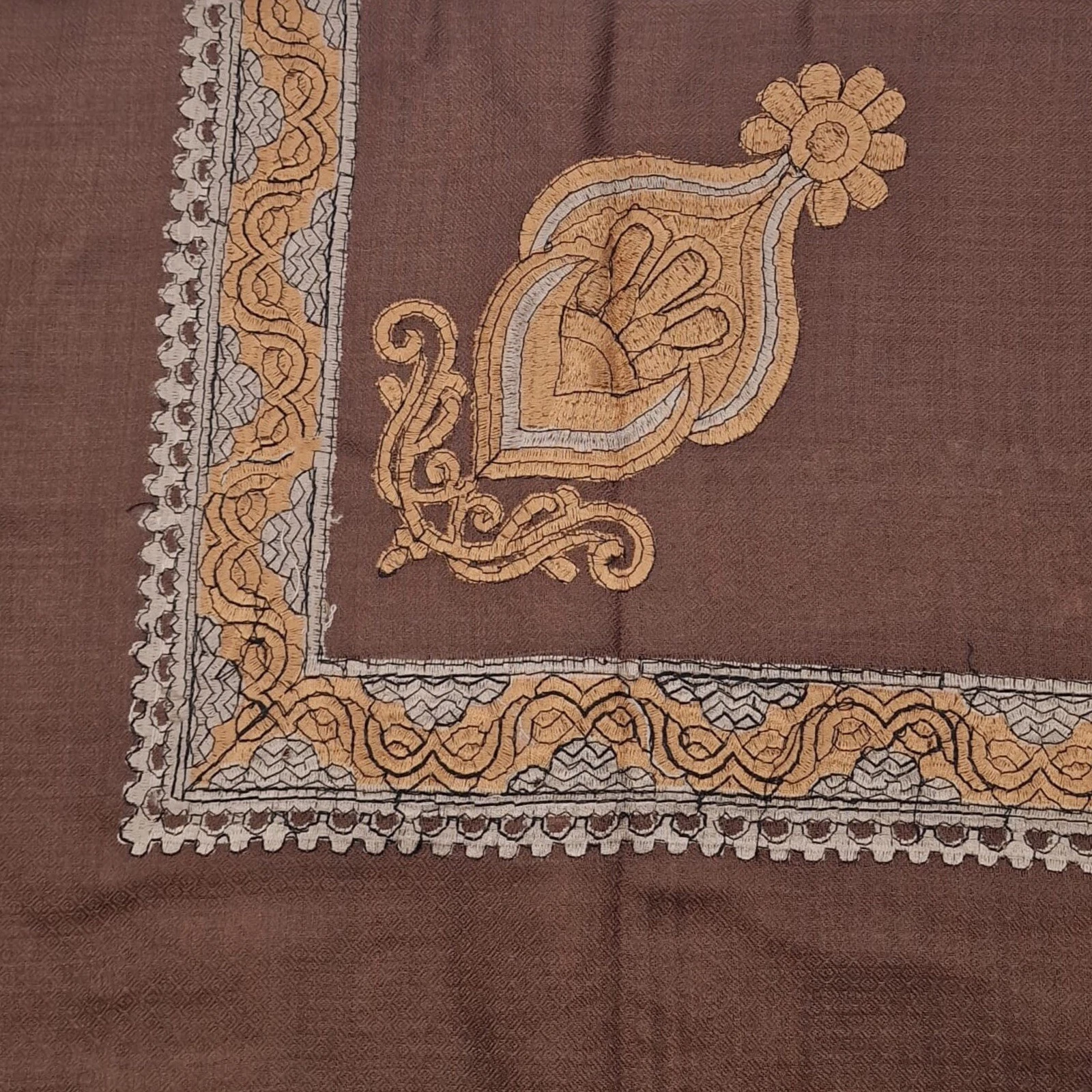 YEMENI EMBROIDERED SHEMAGH HEADSCRAF SHAWL