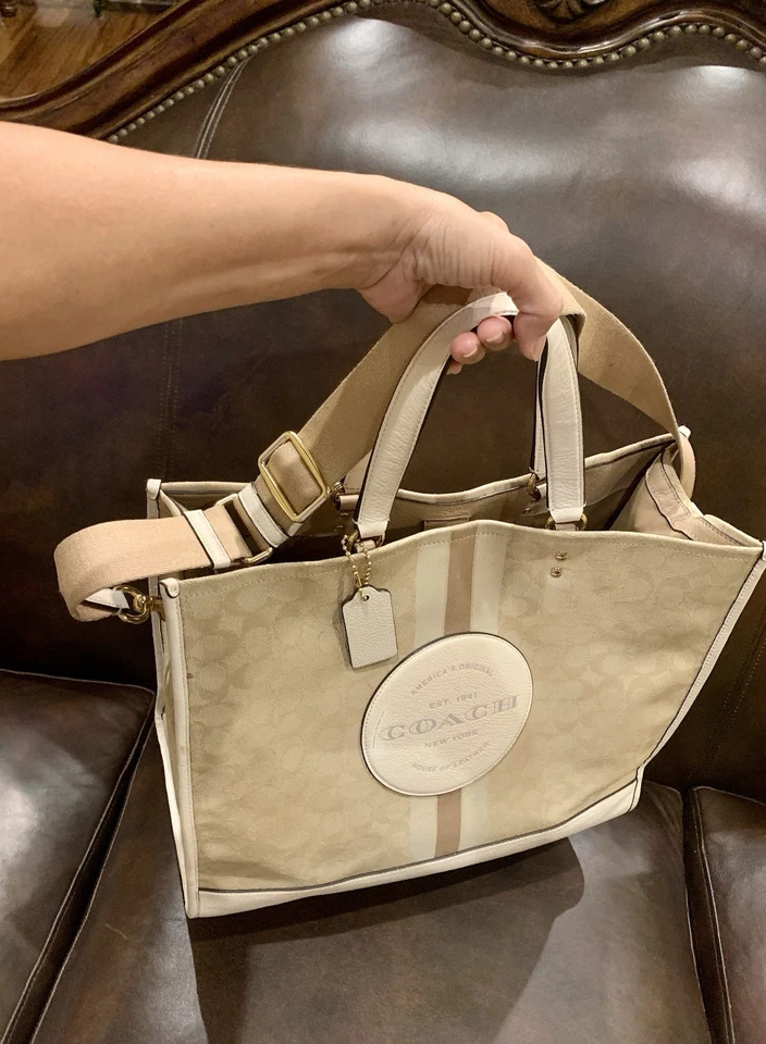 Bolso de Mano Coach Dempsey 40 Caqui Rayas Firma Jacquard Parche Cuero Crema Trm Foto 2 de 4
